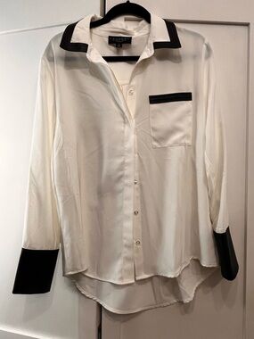 Laundry By Shelli Segal Cream Blouse, NWT,Black faux leather Trim Collar & Cuffs